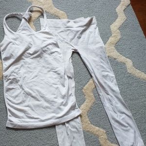 🗽 White workout pants